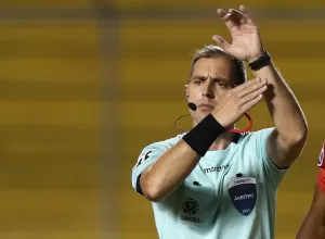 alt River logra un triunfo clave y el Estudiantes-Boca es suspendido por un jugador descompensado