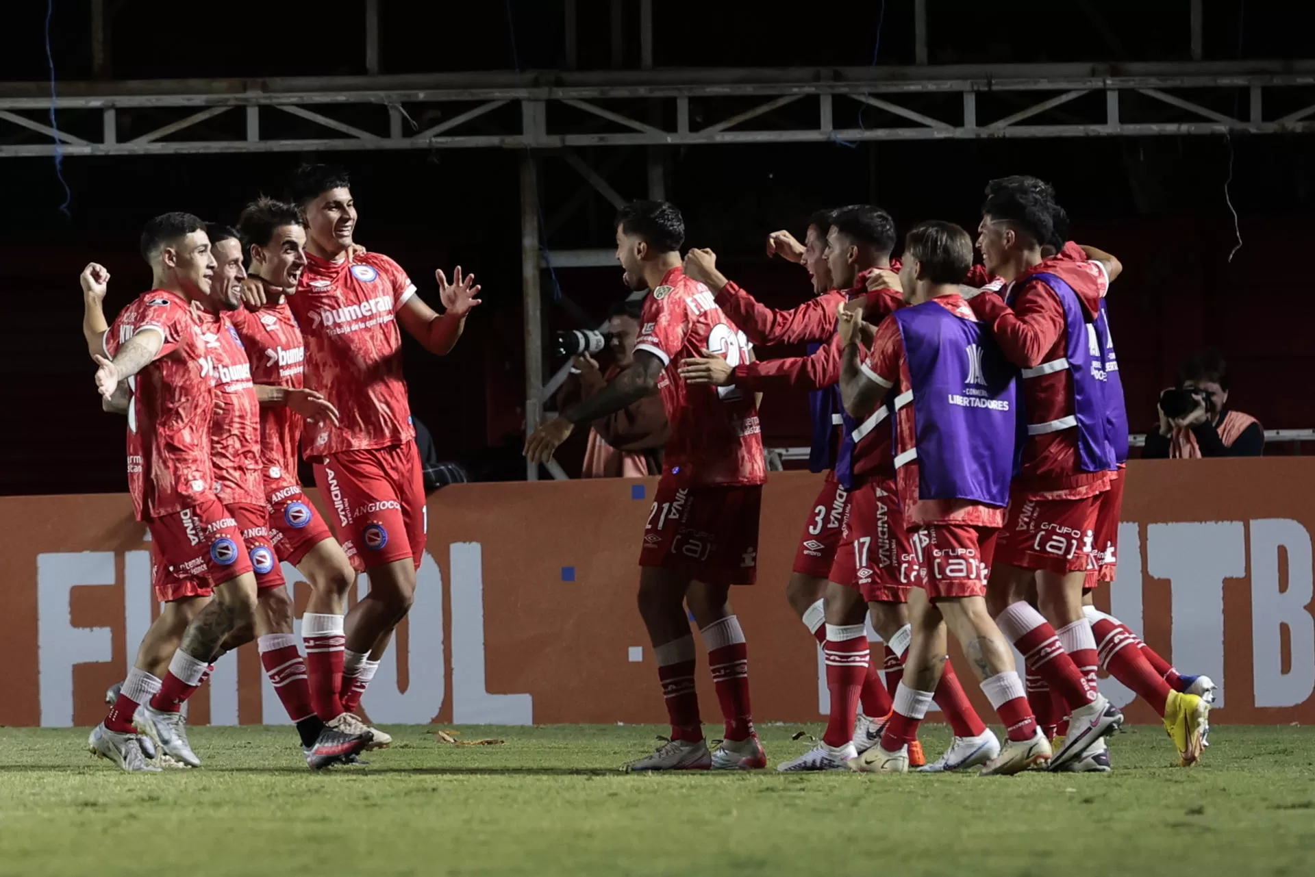 Porvenir da la sorpresa ante Lanús y Argentinos Juniors avanza en la Copa Argentina de fútbol