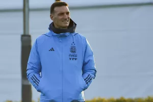 alt Argentino Scaloni agradece a su "padre futbolístico" Claudio Vivas, director deportivo de Costa Rica