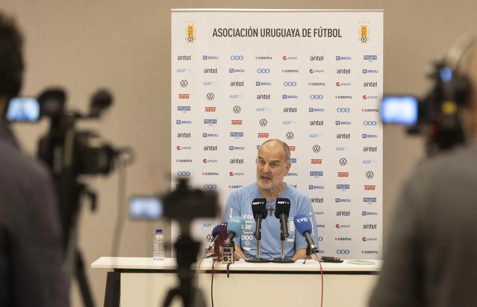 Marcelo Bielsa, en la rueda de prensa de este viernes en San Sebastián. EFE/Juan Herrero. 