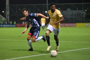 alt 1-3. Los ecuatorianos de la U Católica remontan en casa de Alianza y se afianzan en el liderato