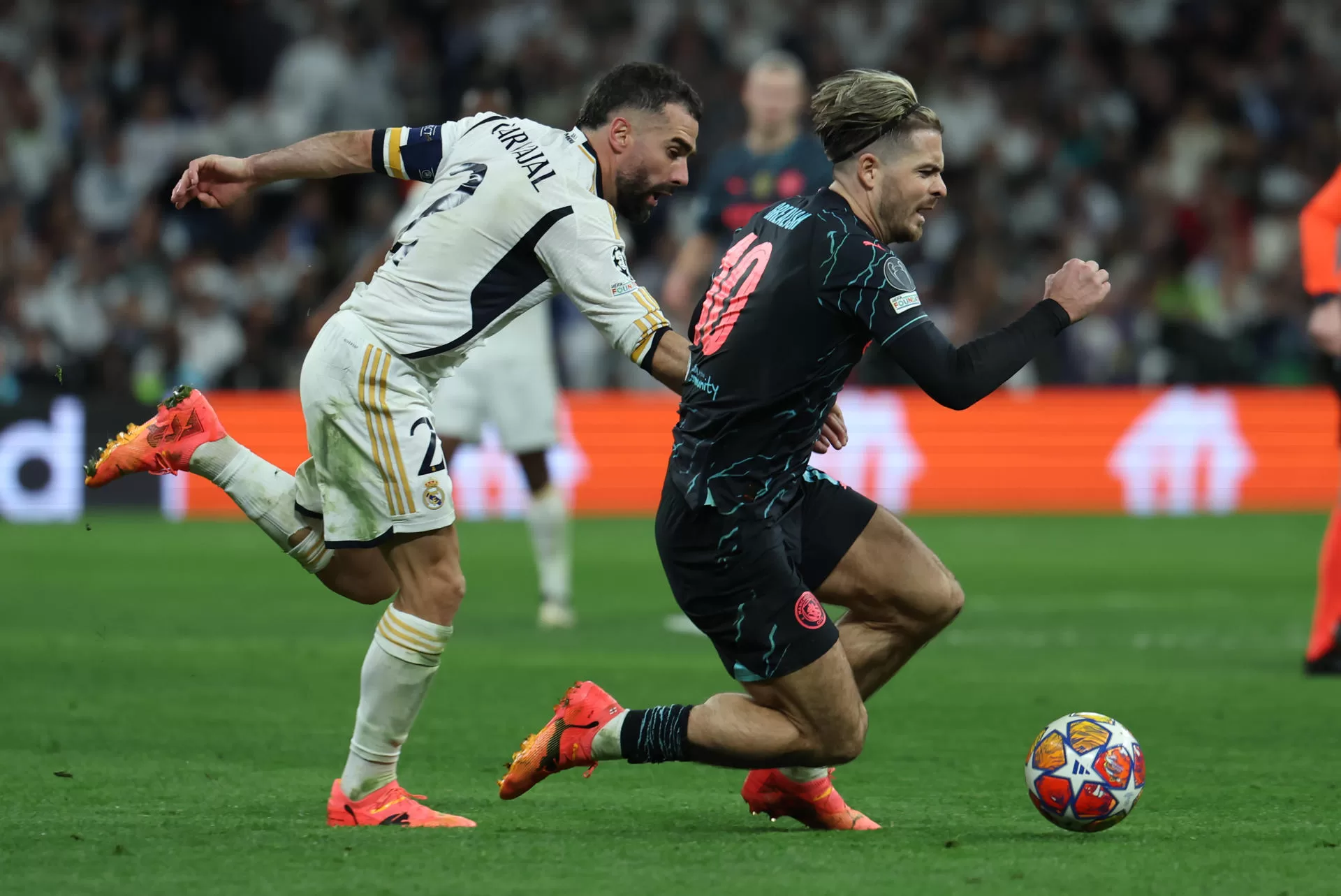 alt Real Madrid y Barcelona aparcan la Champions para reanudar la lucha por el título
