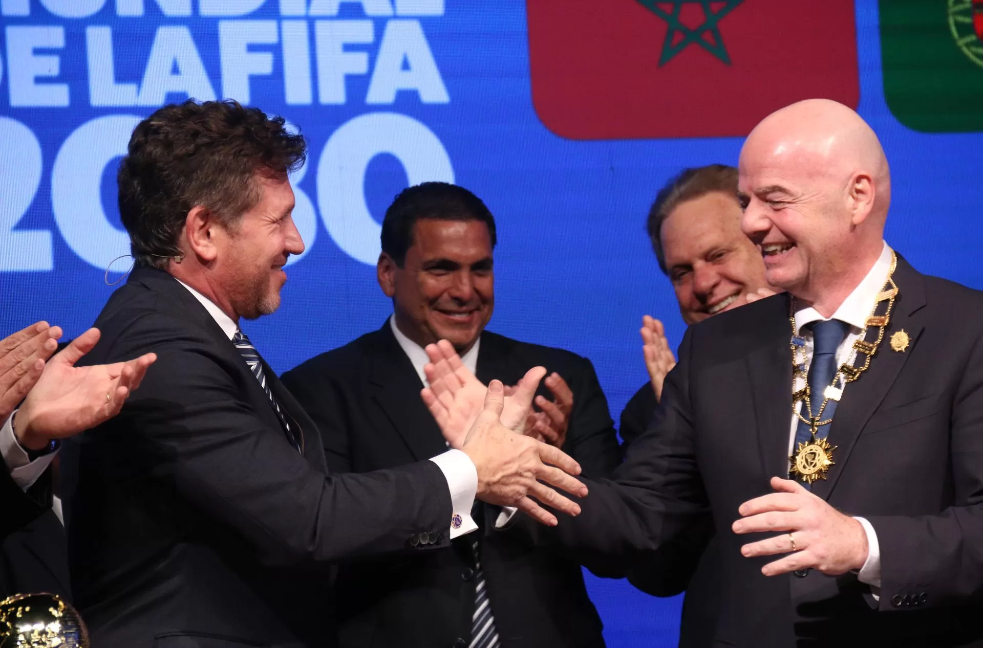 alt La FIFA y la Conmebol firman, junto a presidentes de Paraguay y Uruguay, acta del Mundial 2030