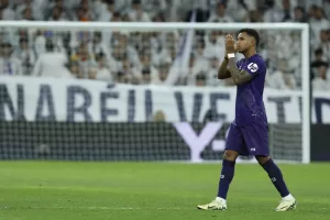 alt https://latingoles.com/colombianos-sufren-goleada-argentino-se-acerca-al-titulo-jornada-32-de-la-premier-league/