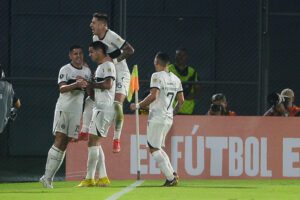 alt Olimpia gana de forma agónica ante Nacional y es tercero del torneo de fútbol en Paraguay
