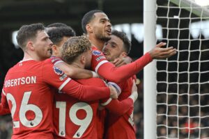 alt 1-3. Gravenberch reengancha al Liverpool