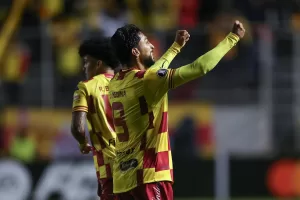 ALT Aucas vapulea a Delfín con goles del boliviano Miranda y los paraguayos Montenegro y Rolón