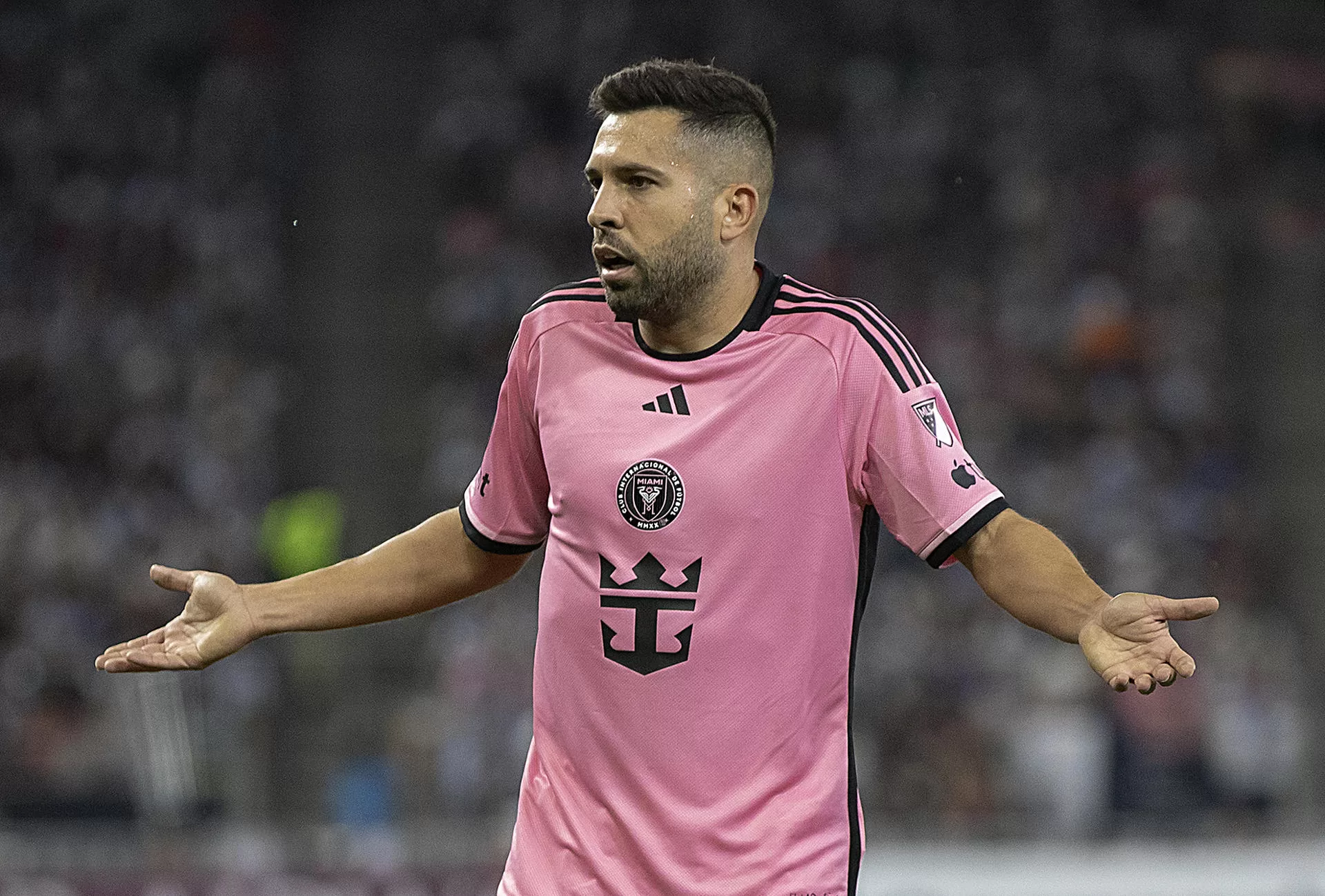 Jordi Alba del Inter Miami reacciona en un partido de los cuartos de final de la Copa Campeones de la Concacaf entre Rayados de Monterrey e Inter Miami en el estadio BBVA en Monterrey (México). EFE/ Antonio Ojeda 