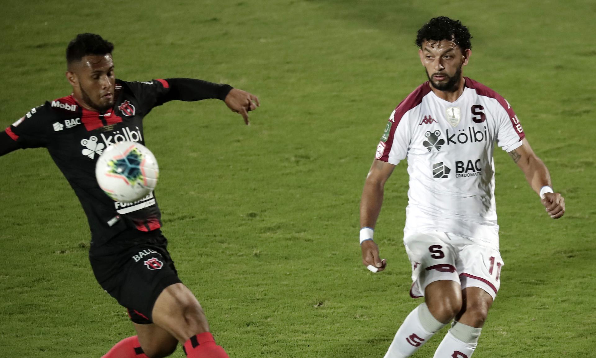 altAlajuelense salva un empate frente a Saprissa en el clásico de Costa Rica