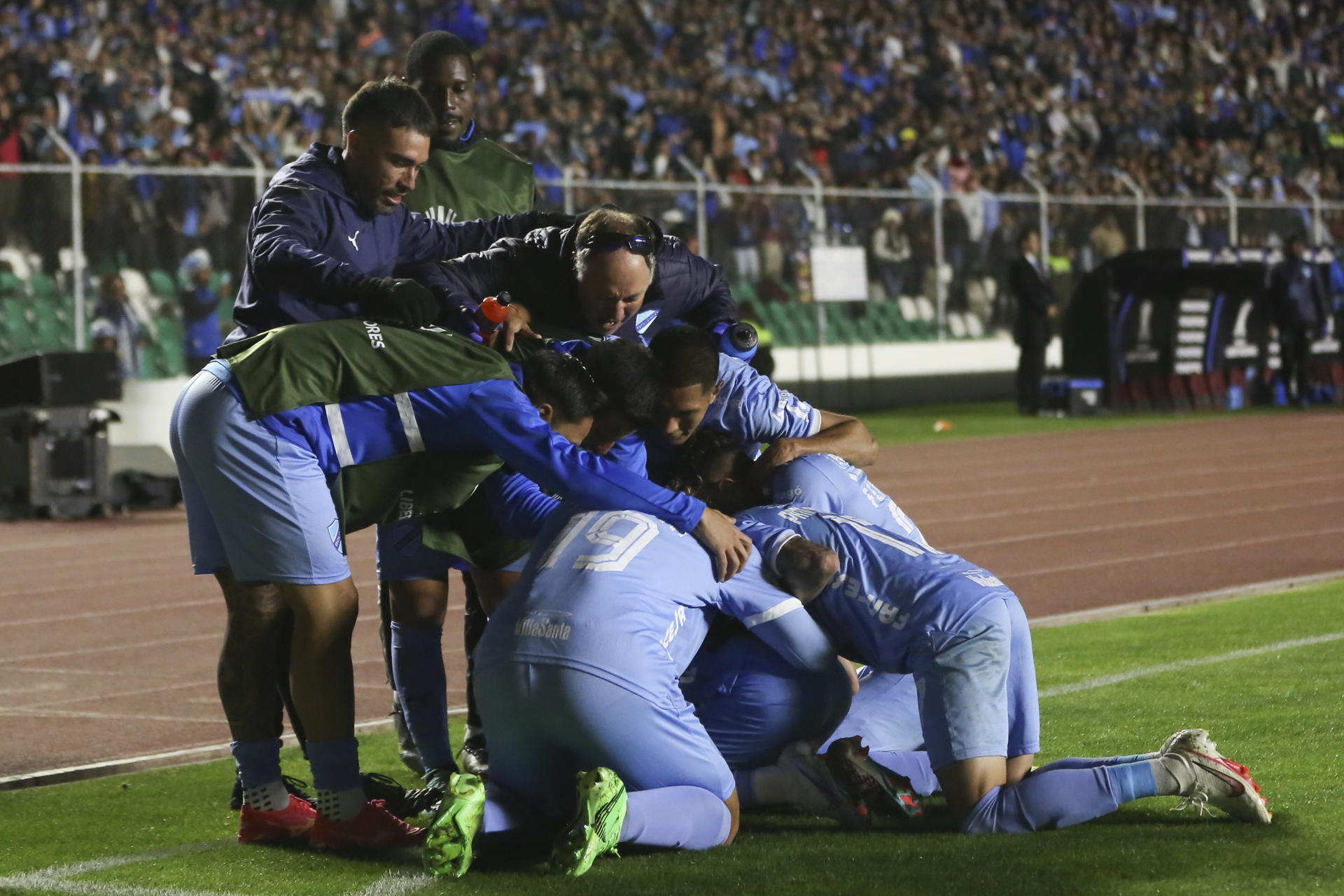 alt 2-1. Dos brasileños golpean a Flamengo en La Paz y Bolívar mantiene su marcha perfecta