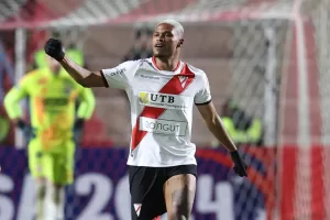 alt 2-0. Always Ready se estrena con victoria en la Sudamericana ante Independiente Medellín