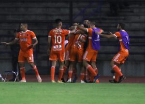 alt La Guaira del panameño Peralta, el primer clasificado a la fase final del torneo venezolano