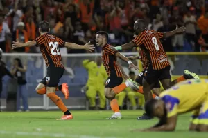 alt Duelo de técnicos argentinos por el liderato del torneo Clausura de fútbol en El Salvador