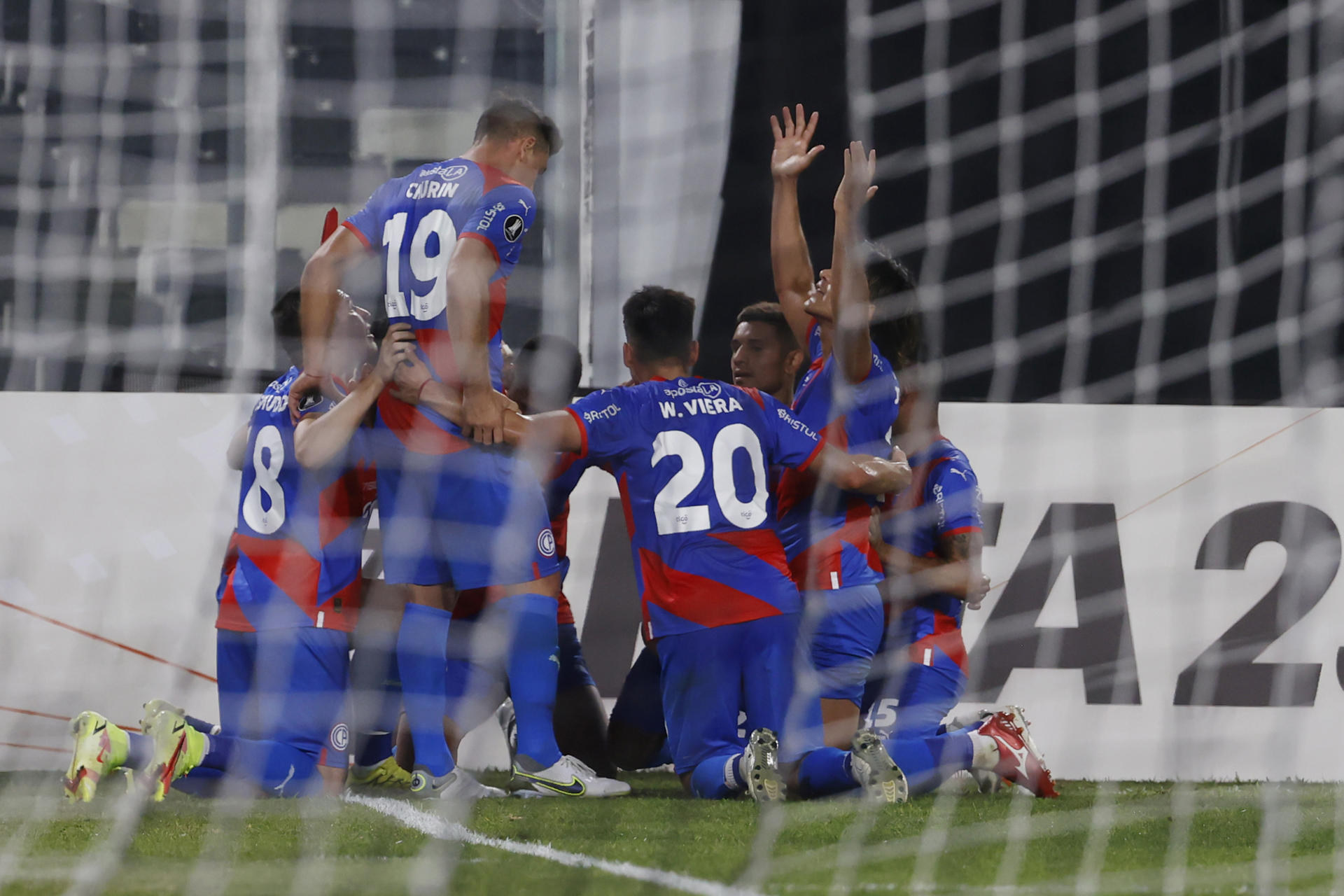 Cerro Porteño golea a General Caballero y se mantiene segundo en el torneo paraguayo de fútbol