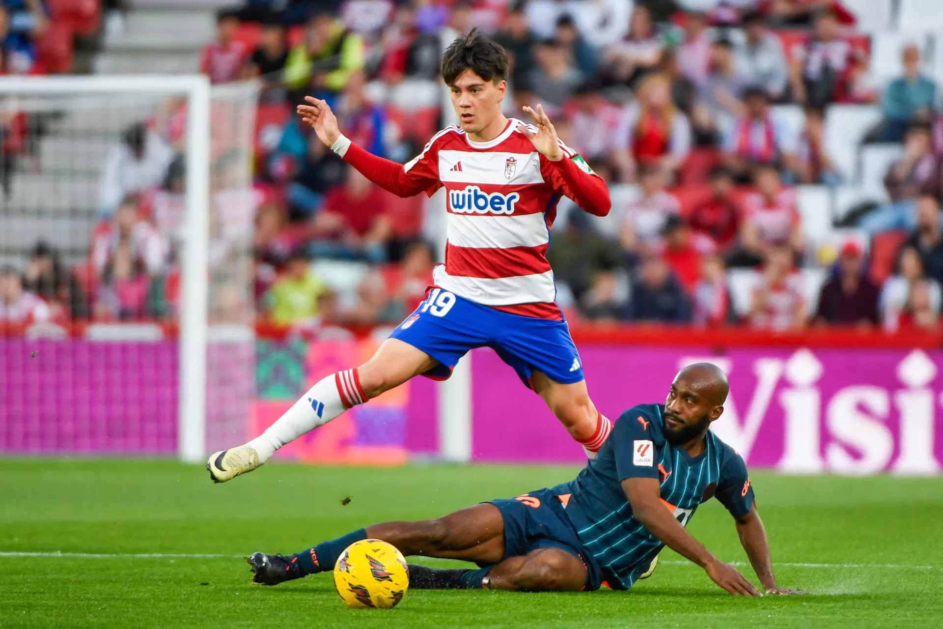 0-1. Almeida decide en Granada y coloca al Valencia séptimo