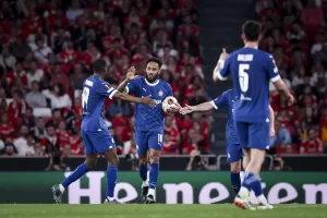 alt 2-1. Aubameyang sostiene al Marsella