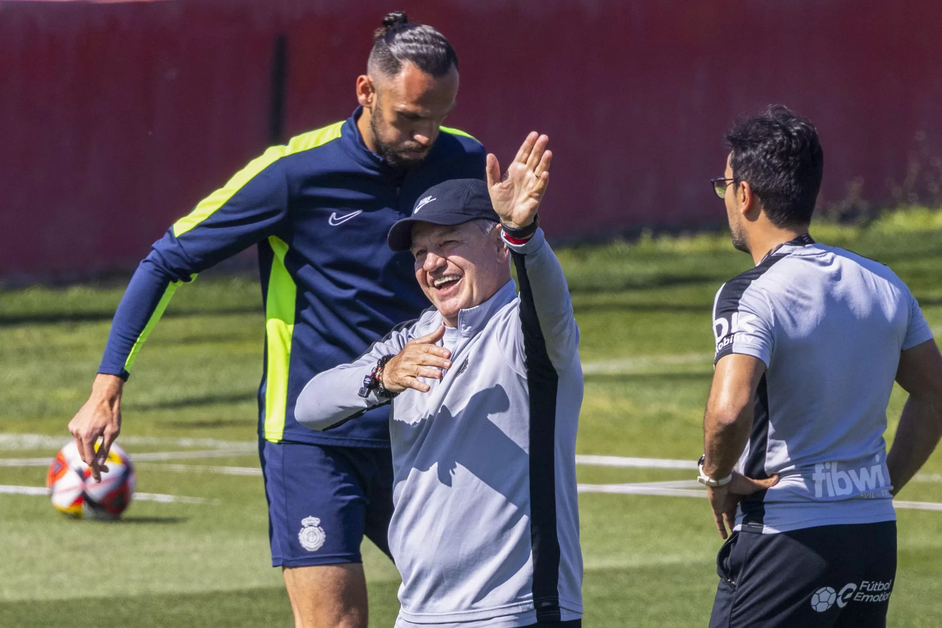 alt Multitudinario entrenamiento del Mallorca a dos días de la final