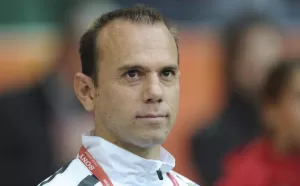 alt El técnico del Santos femenino renuncia presionado por denuncias de acoso sexual