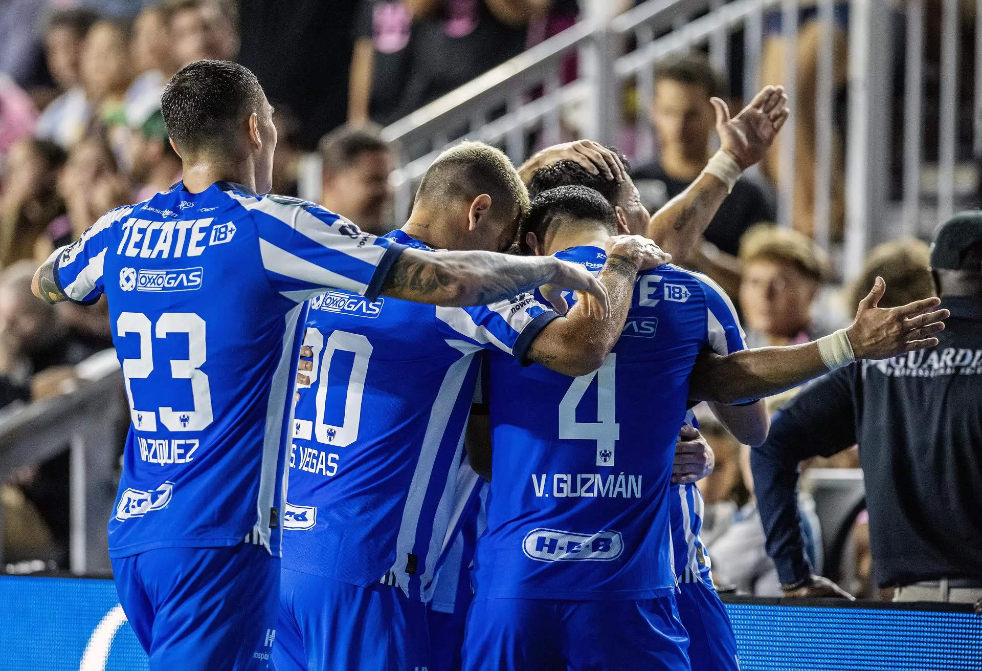 Jugadores del Monterrey de México fueron registrados el pasado 3 de abril al celebrar un gol que le anotaron al Inter Miami de Estados Unidos, durante el partido de ida de esta llave de cuartos de final de la Liga de Campeones de la Concacaf, en el estadio Chase Stadium de Fort Lauderdale (Florida, EE.UU.). EFE/Cristóbal Herrera 