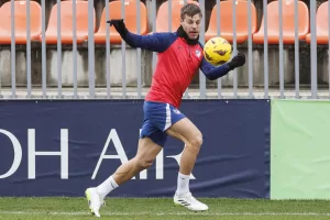alt Simeone insiste con Azpilicueta de central y Llorente en el medio campo