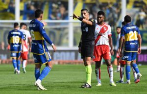 ALT 2-3. Boca derrota a River con polémica y pasa a semifinales de Copa de la Liga argentina