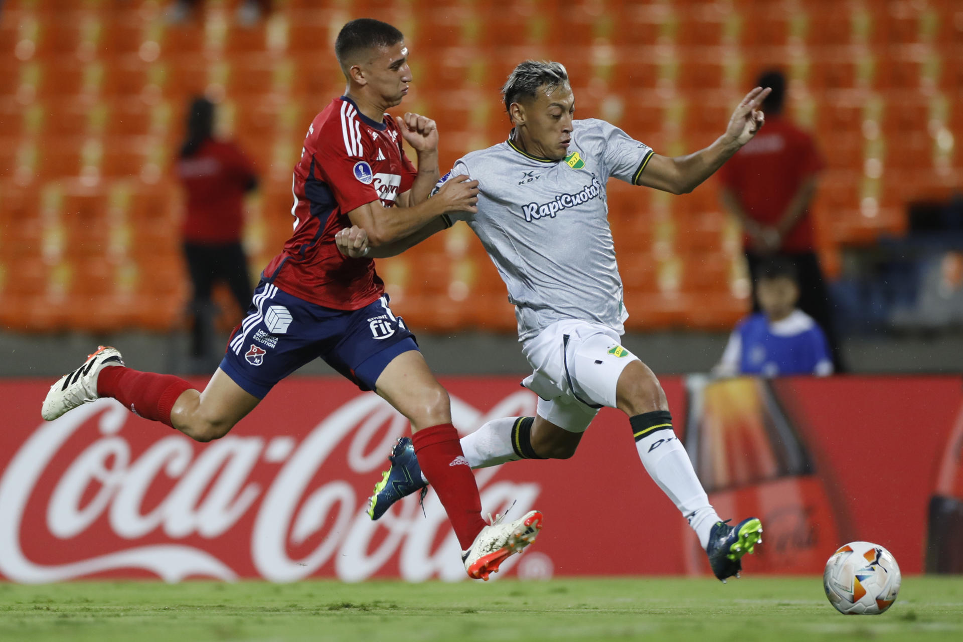 rss-efecf6e7de0e1a53a5105caac2a45ee8ef98e2f3bbcw 2-1. Independiente Medellín vence a Defensa y Justicia y planta cara en el Grupo A