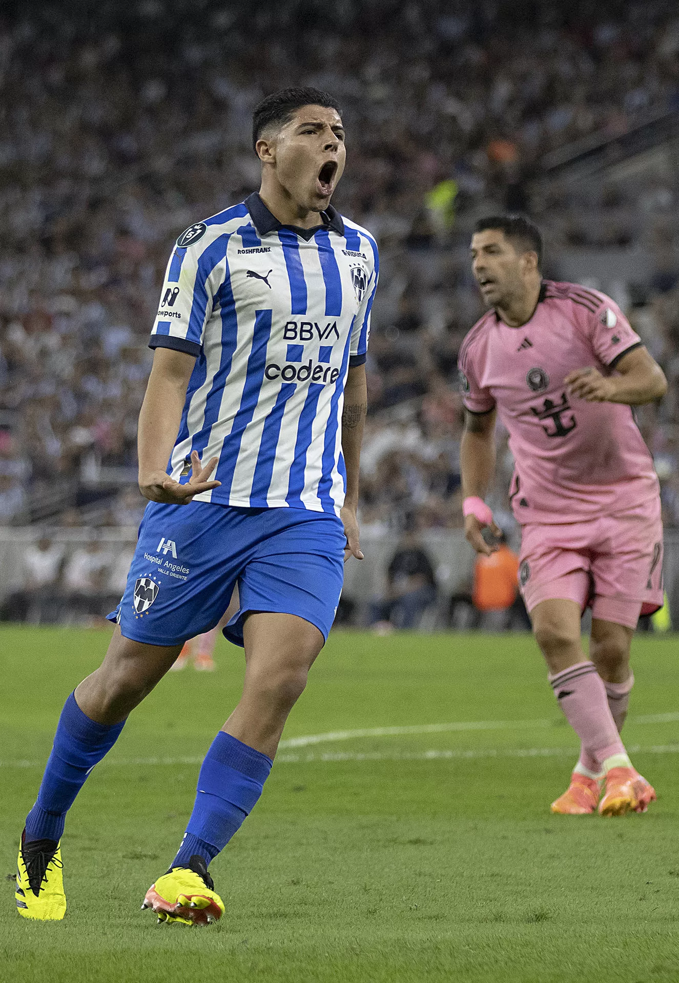 Víctor Guzmán de Rayados celebra un gol en un partido de los cuartos de final de la Copa Campeones de la Concacaf entre Rayados de Monterrey e Inter Miami en el estadio BBVA en Monterrey (México). EFE/ Antonio Ojeda 