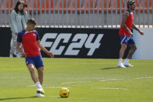 ALT Espales Barrios, Azpilicueta y argentino Molina apuntan al once titular en Vitoria