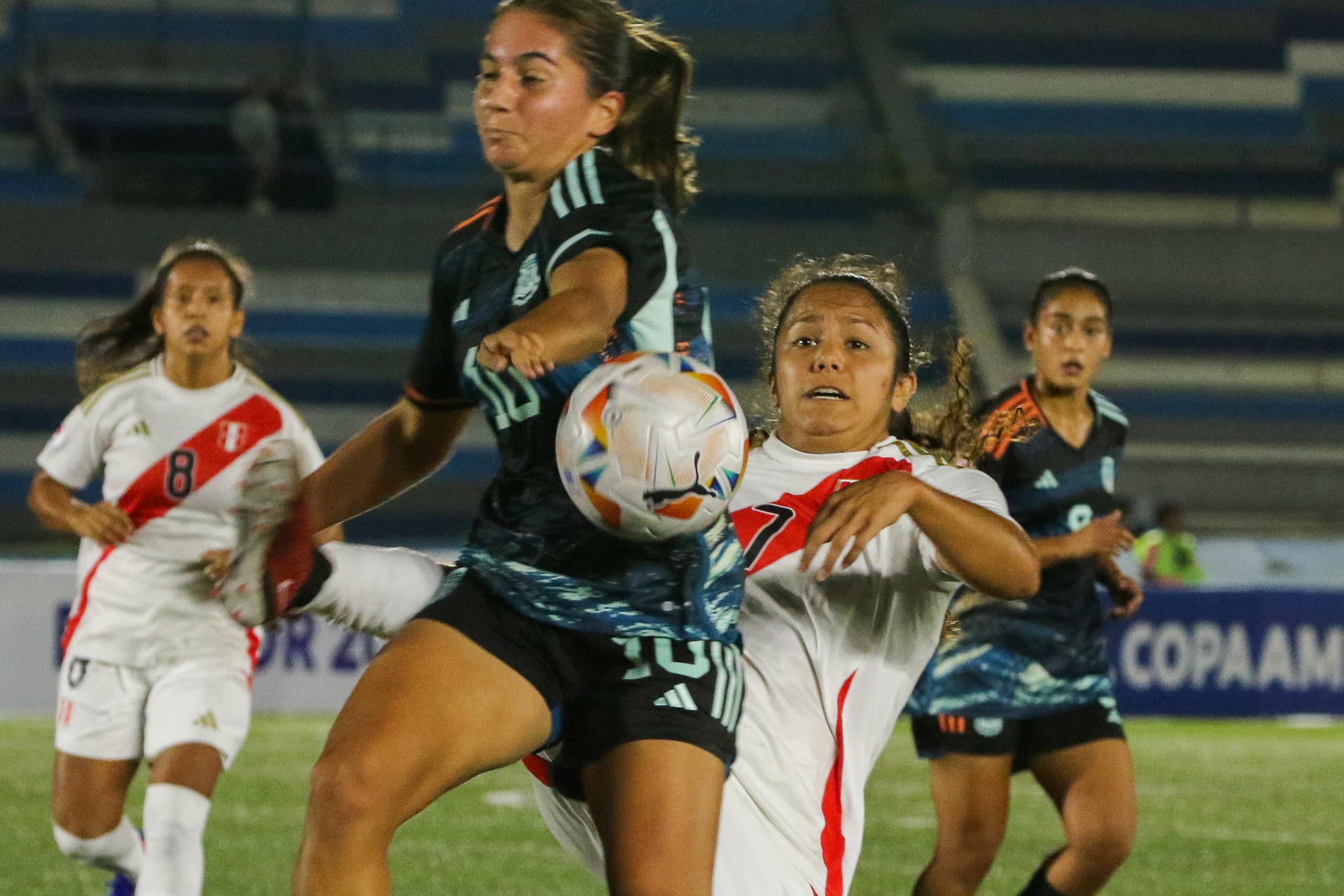  0-5. Argentina se acerca al Mundial y hunde a Perú, que es colista