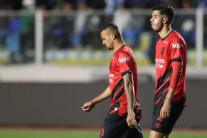 alt El Sportivo Ameliano, por primera vez en la fase de grupos, recibe a Athletico Paranaense