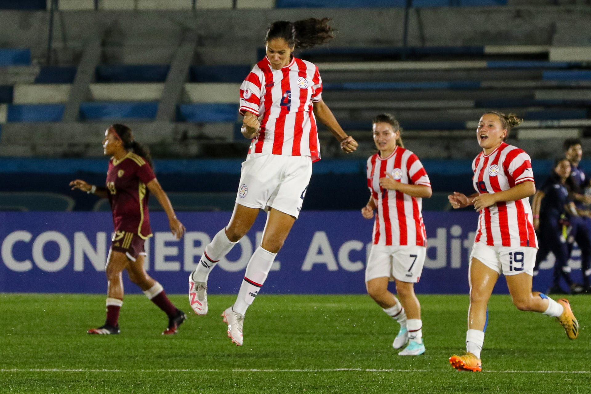 Naomi De León celebra su gol, el primero de Paraguay ante Venezuela este martes en el Sudamericano Femenino Sub-20, en Guayaquil (Ecuador). EFE/ Jonathan Miranda 