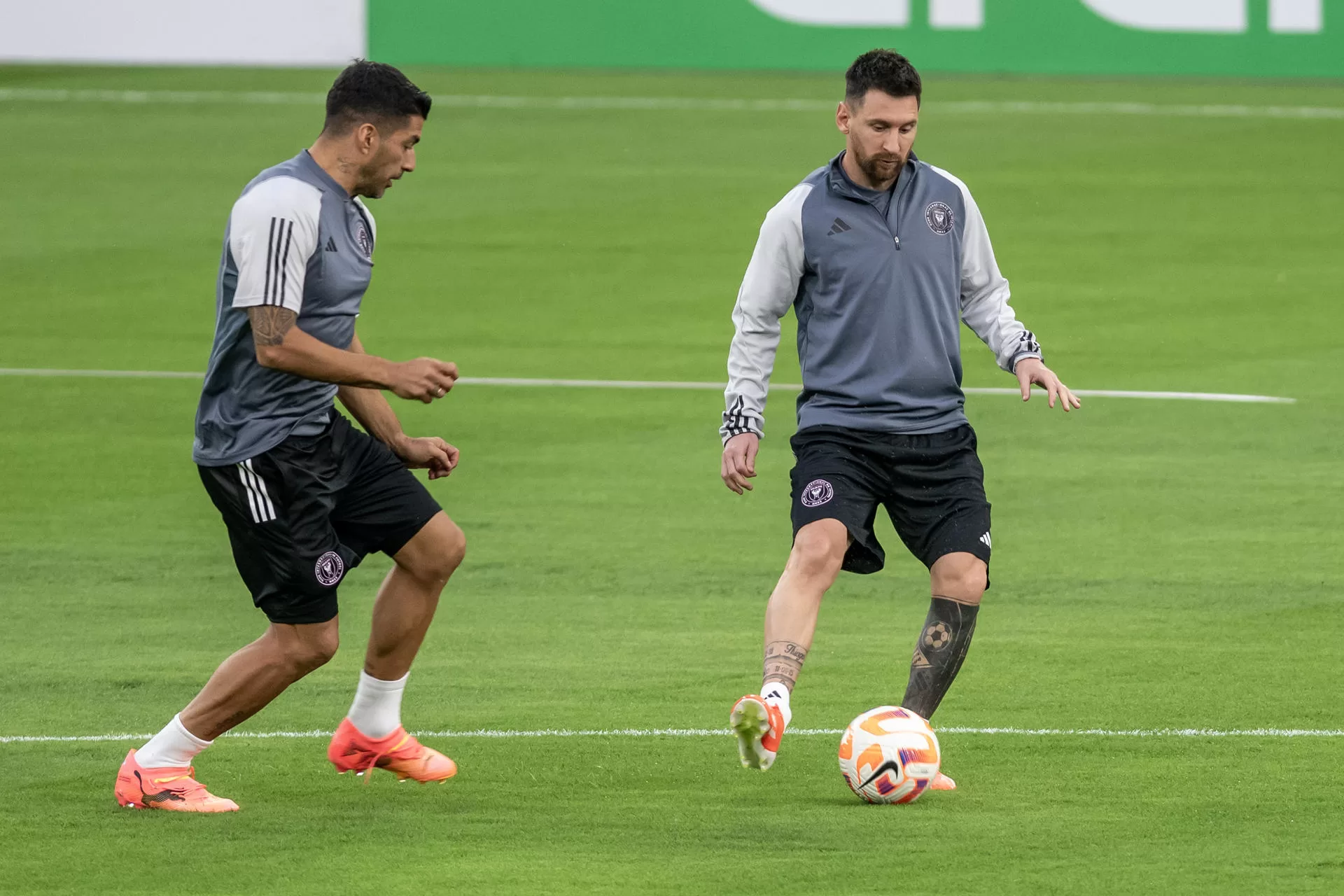 alt El Inter se entrena por primera vez en el estadio BBVA de Monterrey con Messi en el campo