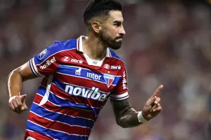 alt 5-0. Fortaleza golea con doblete del argentino Lucero y se aisla en la cima del Grupo D de la Sudamericana