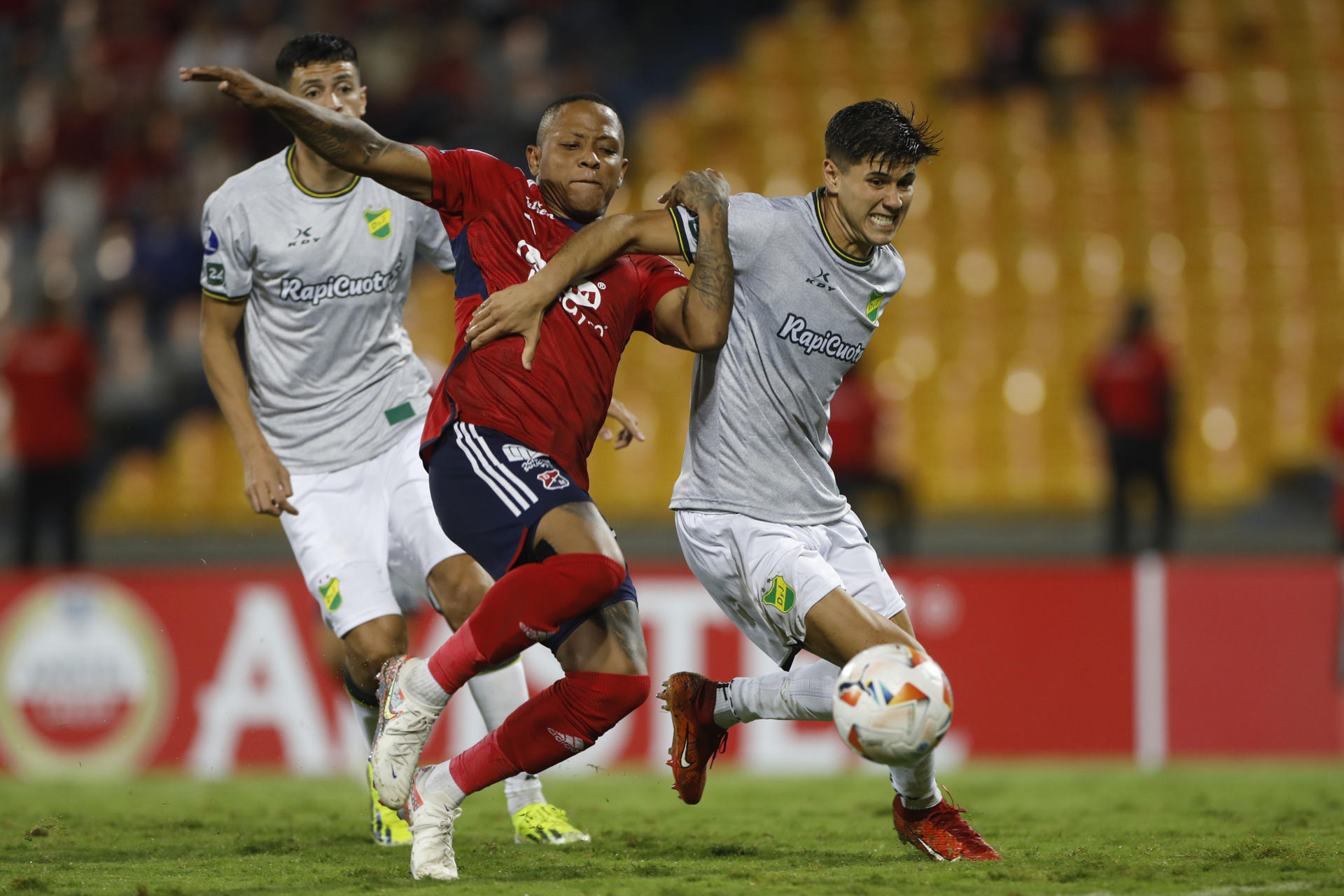 alt 2-1. Independiente Medellín vence a Defensa y Justicia y planta cara en el Grupo A