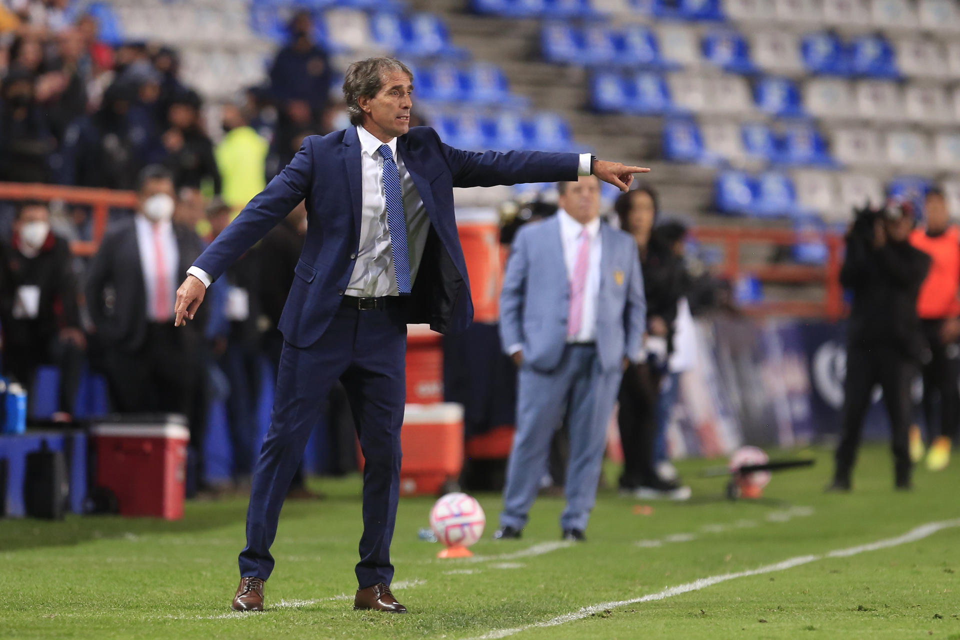 alt El Pachuca, del uruguayo Guillermo Almada, por continuar cuento de hadas a costa del América