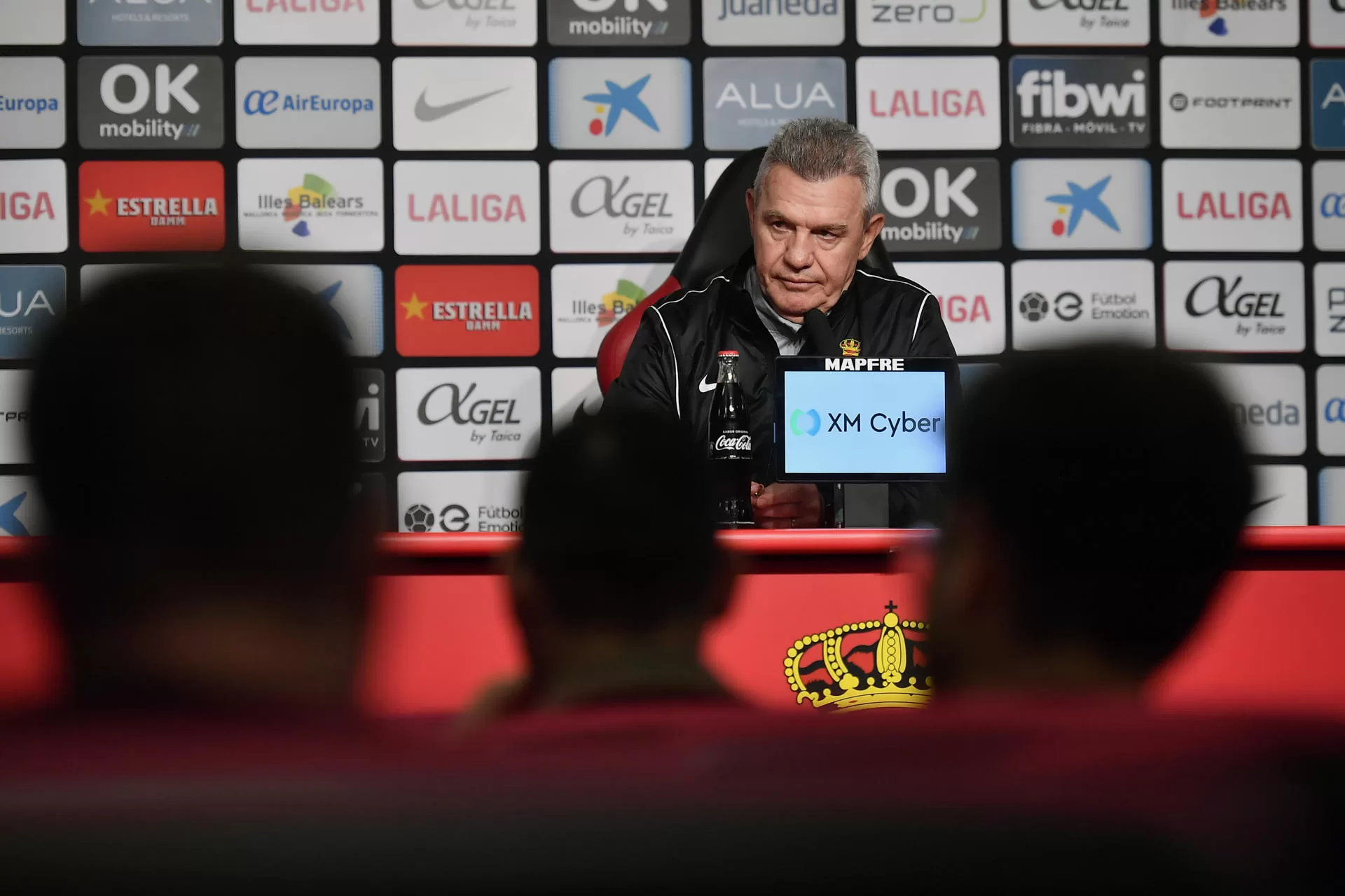 El entrenador del RCD Mallorca, el mexicano Javier Aguirre, durante la rueda de prensa este viernes en Son Moix.-EFE/ Miquel A. Borràs 