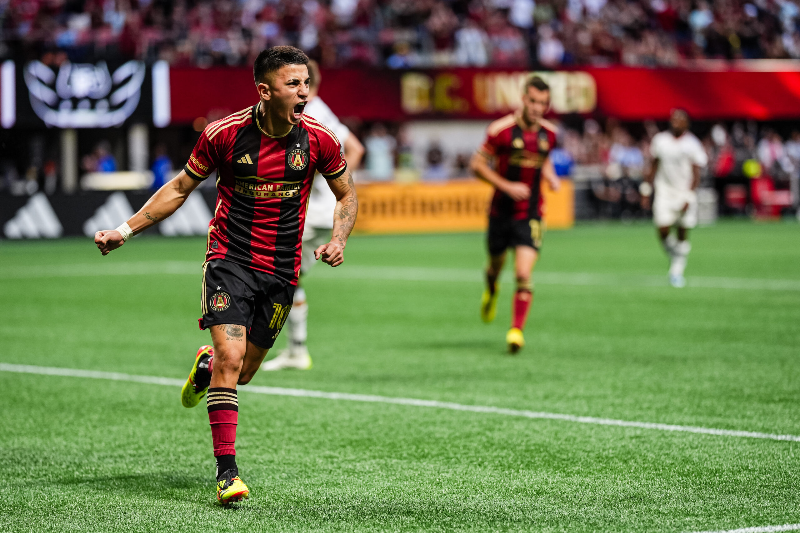 Los argentinos Almada y Lucho Acosta, golazos de consolación para los excluidos de la Copa América