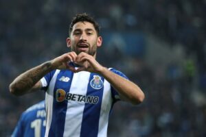 alt Uruguayo Coates y argentino Varela, se disputan la Copa de Portugal