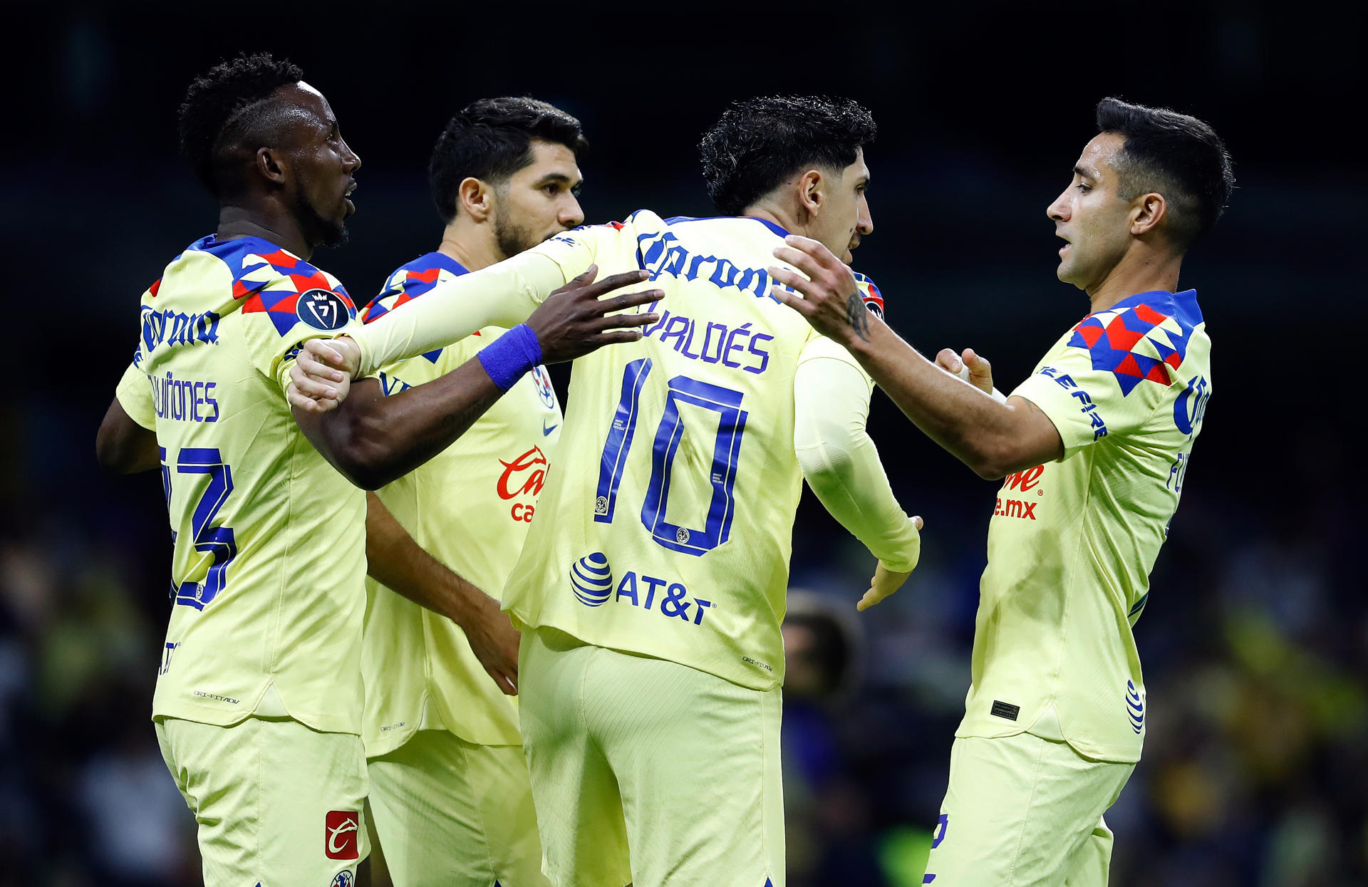 alt El campeón América del colombiano Quiñones visita al Guadalajara de Gago en semifinales