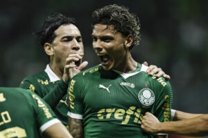 alt Extranjeros guían a Palmeiras a los primeros lugares