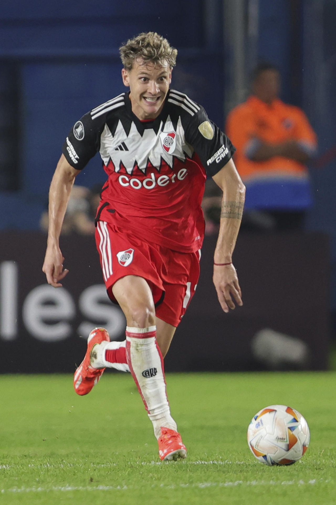 Un doblete del argentino Colidio y un gol de Barco ponen a River a festejar