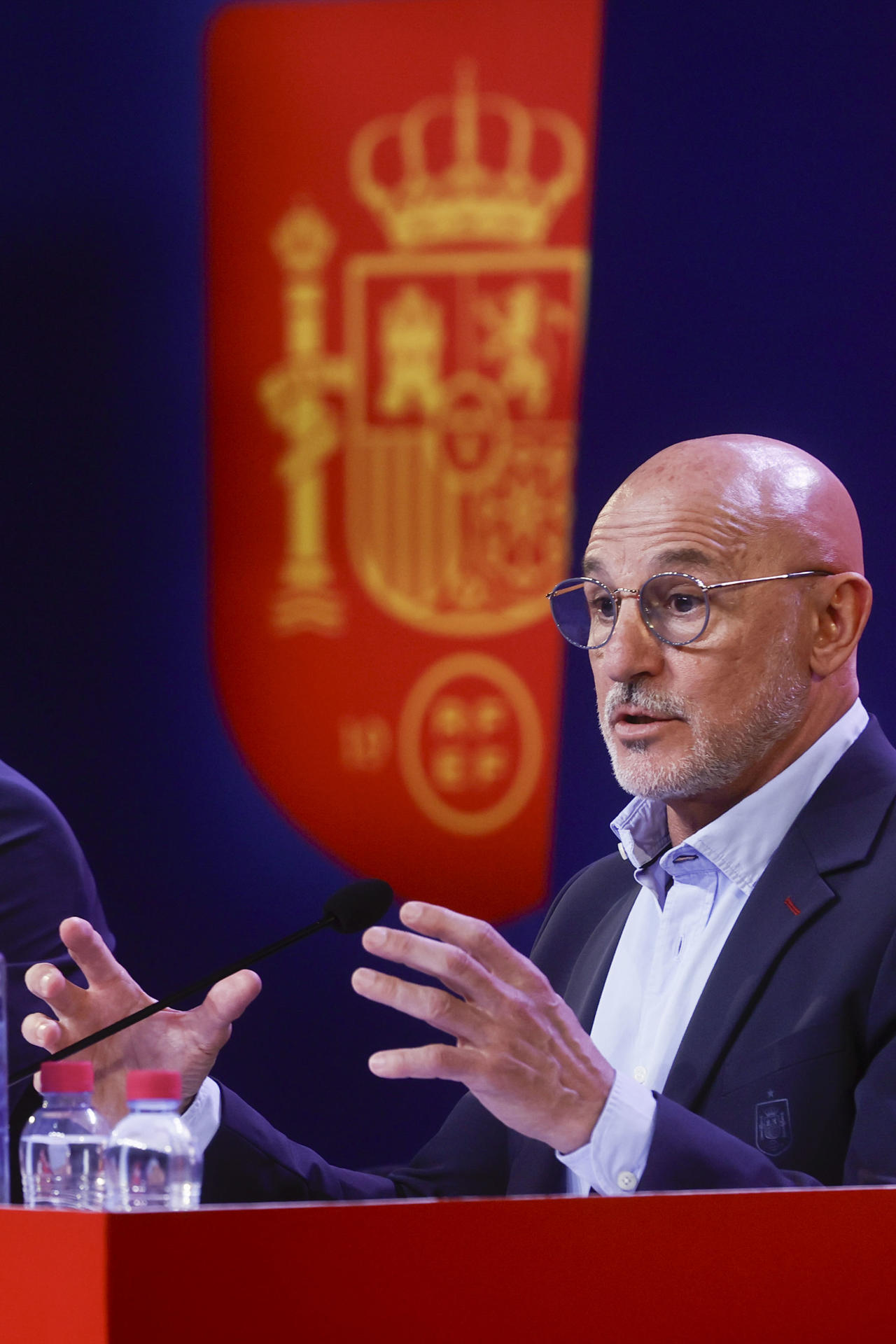 El seleccionador español, Luis de la Fuente, anuncia la primera lista de 29 jugadores convocados para la disputa de la Eurocopa 2024, en la Ciudad del Fútbol de Las Rozas (Madrid). EFE/Fernando Alvarado