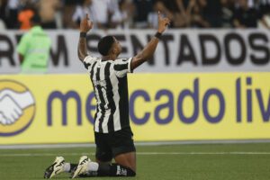 alt 2-1. Botafogo vence con dificultades a Liga de Quito y alcanza al Junior en la cima del Grupo D