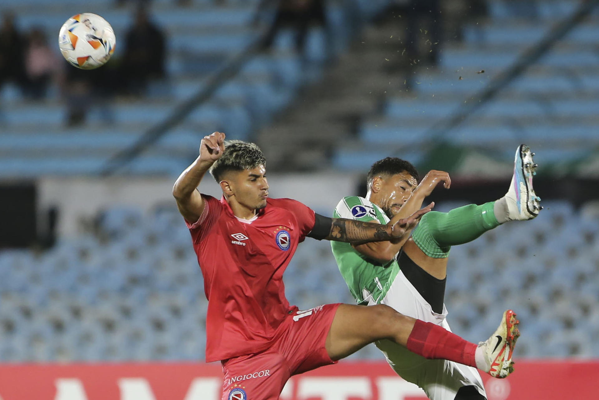 rss-efe3262963d1eab34e49349ae6c0dd2731b77b0ca73w 2-1. Racing le arrebata a Argentinos Juniors el primer lugar del Grupo F y se acerca a octavos