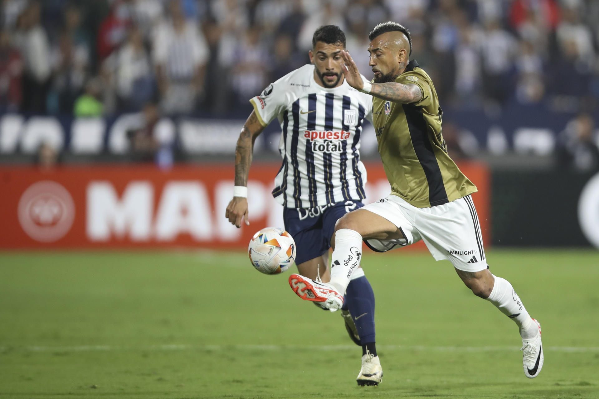 alt 1-1. Con gol de Vidal, Colo Colo empata con Alianza Lima y sube al segundo lugar del Grupo
