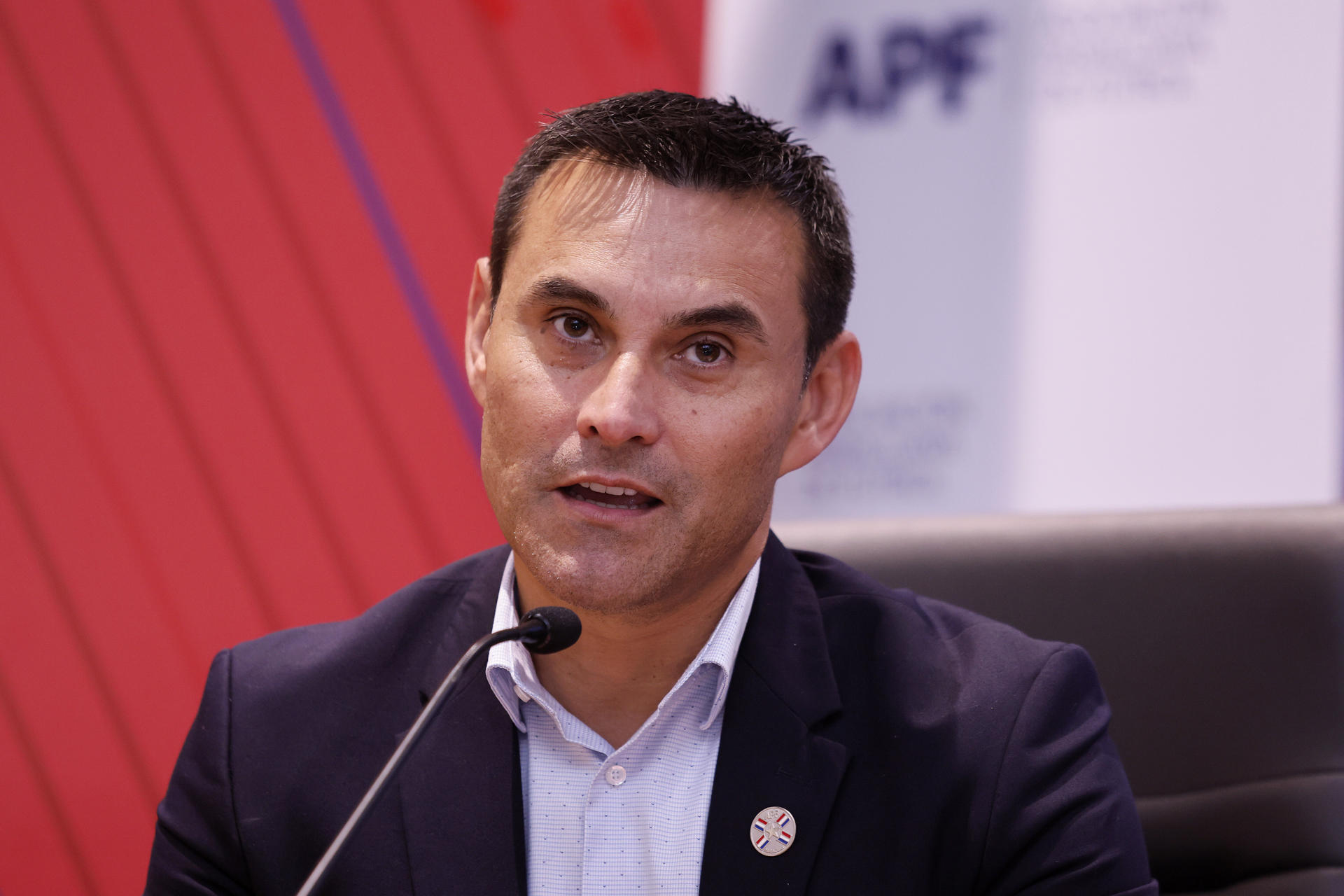 Fotografía cedida este lunes, 27 de mayo, por la Asociación Paraguaya de Fútbol, en la que se registró al director deportivo de la selección paraguaya de fútbol, Justo Villar, durante una conferencia de prensa, en Luque (Paraguay). EFE/Asociación Paraguaya de Fútbol 