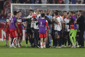 alt 2-2. Nacional remonta con doblete de Gonzalo Carneiro y frena a River Plate