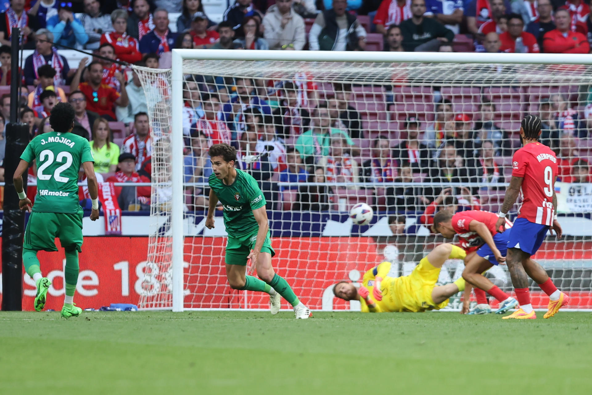 1-4. El español Raúl García desfigura al Atlético