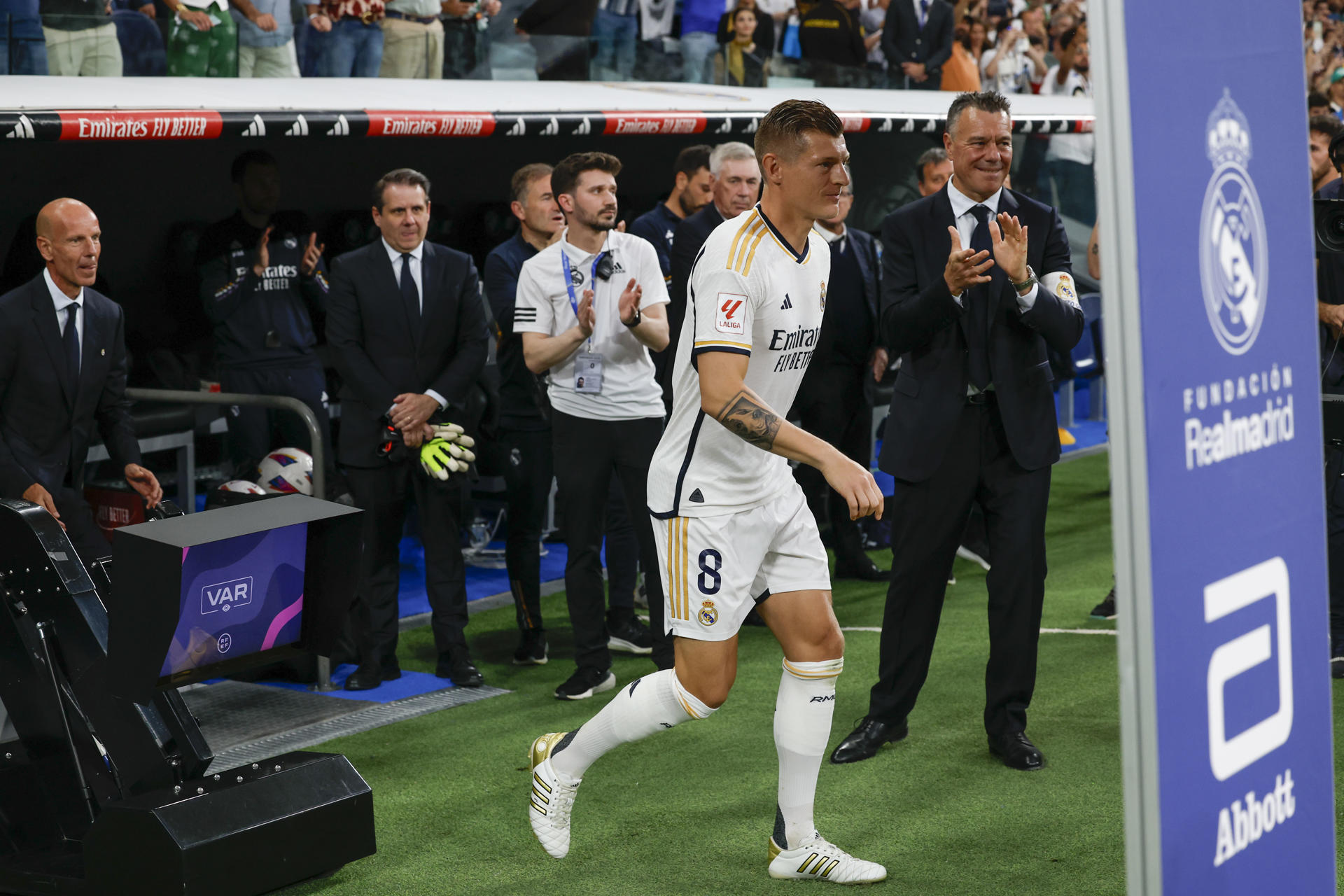 El centrocampista alemán del Real Madrid Toni Kroos en el estadio Santiago Bernabéu, en Madrid. EFE/J.J. Guillen 