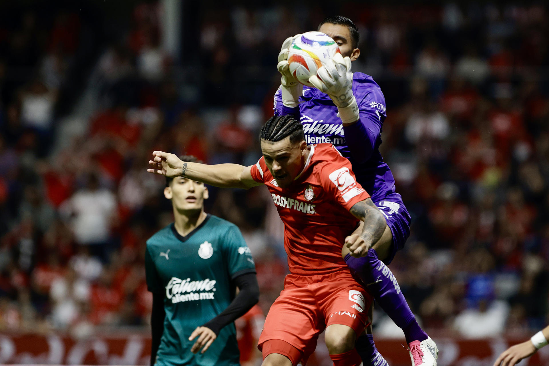 alt El uruguayo Araujo rescata empate para Toluca ante el líder Cruz Azul